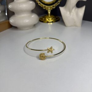 Arm cuff coquillage
