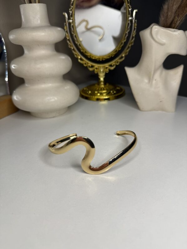 Arm cuff wave